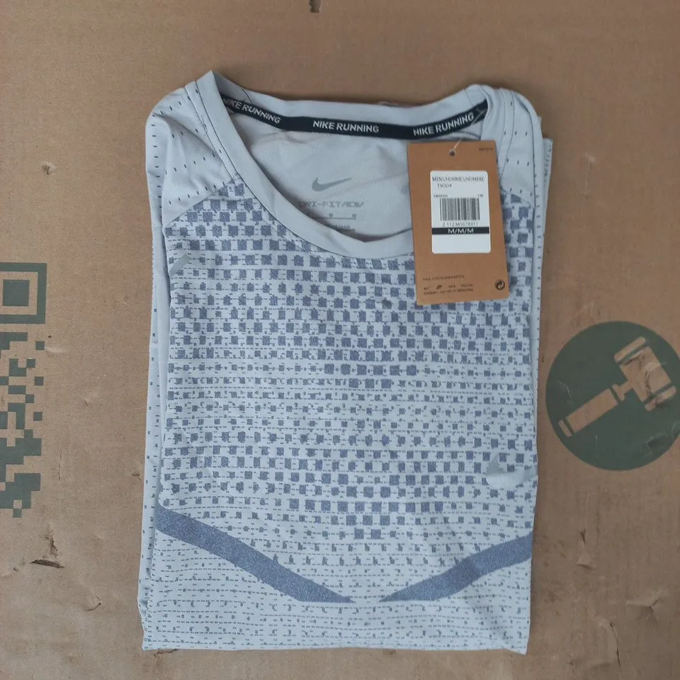 NIKE RUNNING SHORT SLEEVE T-SHIRT IN GREY SIZE MEDIUM