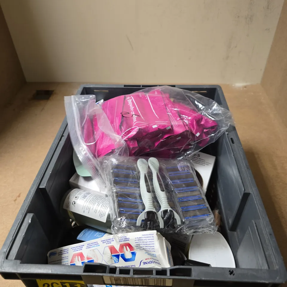 APPROXIMATELY 20 ASSORTED COSMETIC ITEMS INCLUDING JOSH WOOD HAIR COLOUR , COTTON TREE PETROLEUM JELLY AND SUKIN HYDRATING SHAMPOO