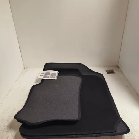 SET OF 4 CAR MATS BLACK (ASSORTED SIZE)