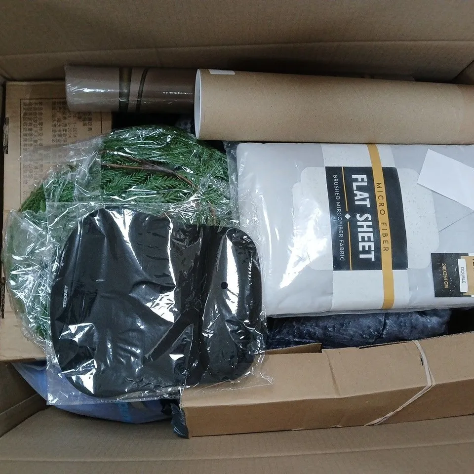 APPROXIMATELY 20 ASSORTED HOUSEHOLD PRODUCTS TO INCLUDE  WALLPAPER, FLAT SHEET, MOUSE MAT, ETC - COLLECTION ONLY