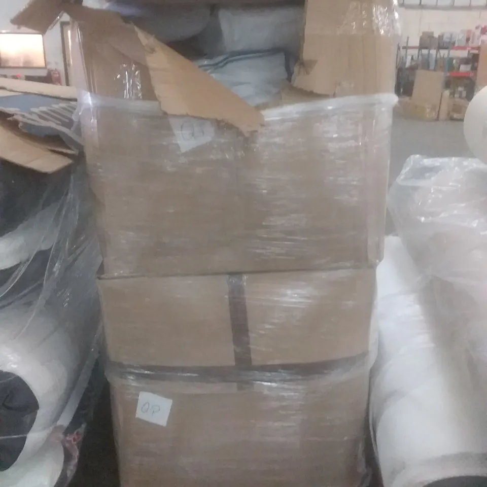 PALLET OF ASSORTED BEDDING ITEMS IN LARGE AMOUNT TO INCLUDE MATTRESS PROTECTOR, TOPCOOL DUVET, AND WEIGHTED BLANKED ETC.