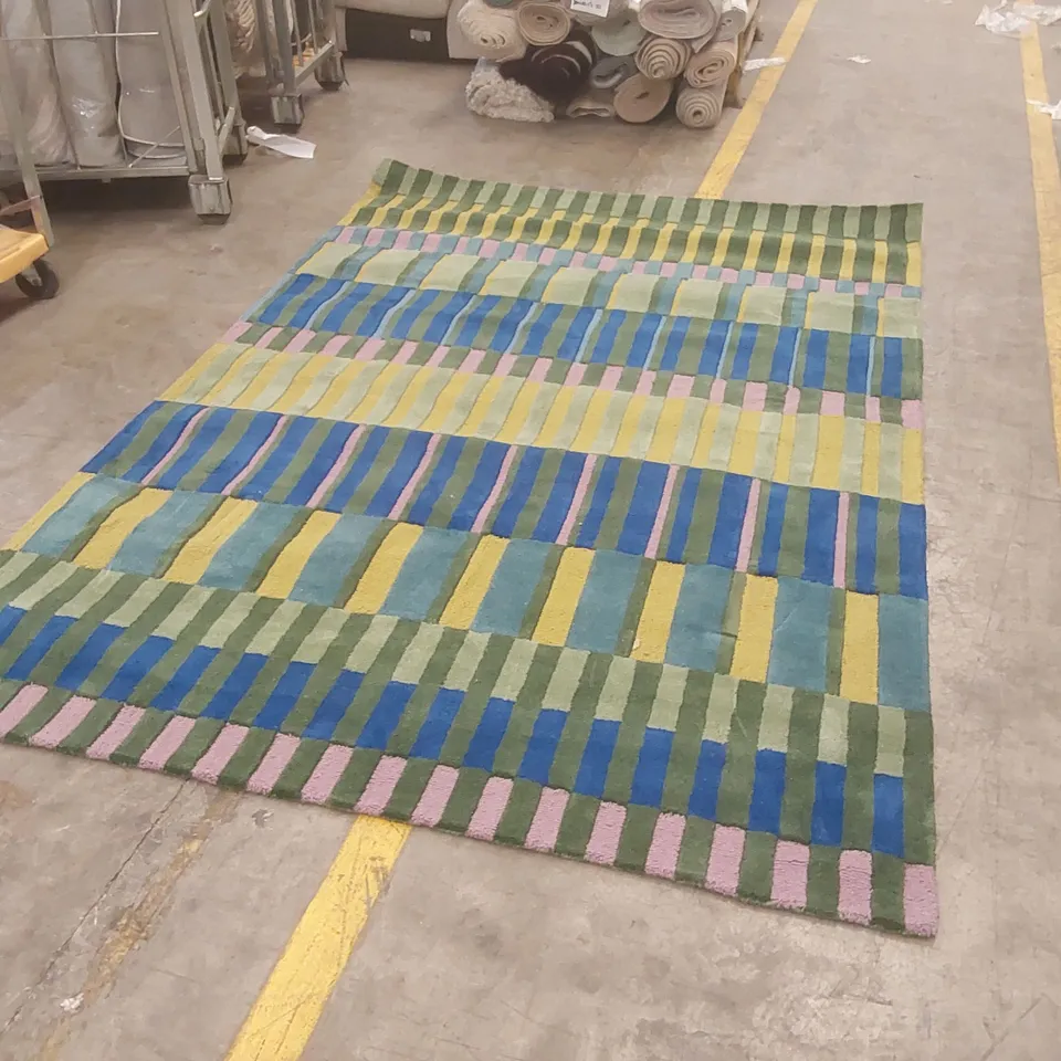 QUALITY DESIGNER AREA RUG - APPROXIMATELY 290 x 200cm