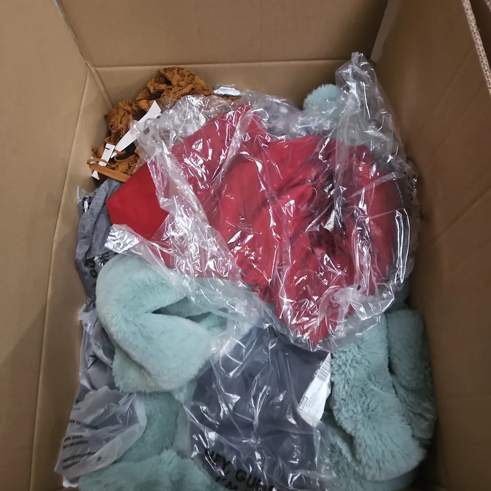 APPROXIMATELY 25 ASSORTED CLOTHING AND FASHION PRODUCTS IN VARIOUS STYLES AND SIZES - COLLECTION ONLY