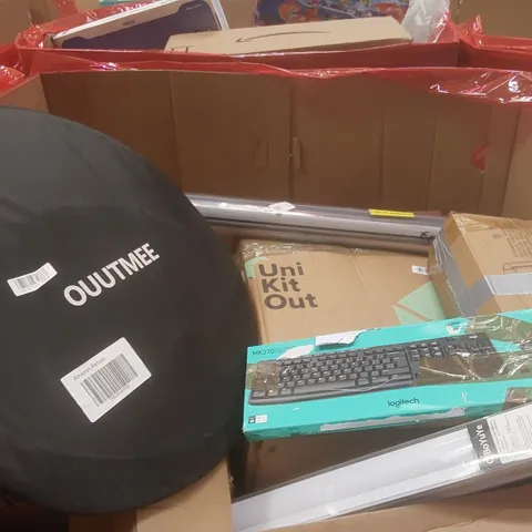 PALLET CONTAINING A LARGE QUANTITY OF ASSORTED ITEMS INCLUDING: LOGITECH KEYBOARD, BLINDS ECT