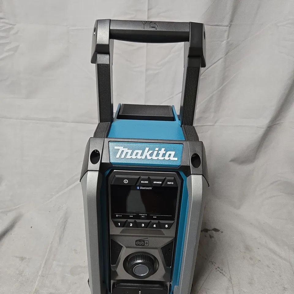 MAKITA MR007GZ JOB SITE RADIO WITH DAB+ & BLUETOOTH