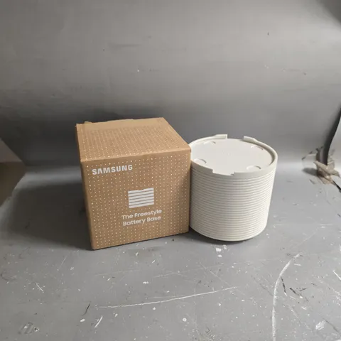 BOXED SAMSUNG VG-FBB3BA/XC THE FREESTYLE BATTERY BASE - WHITE
