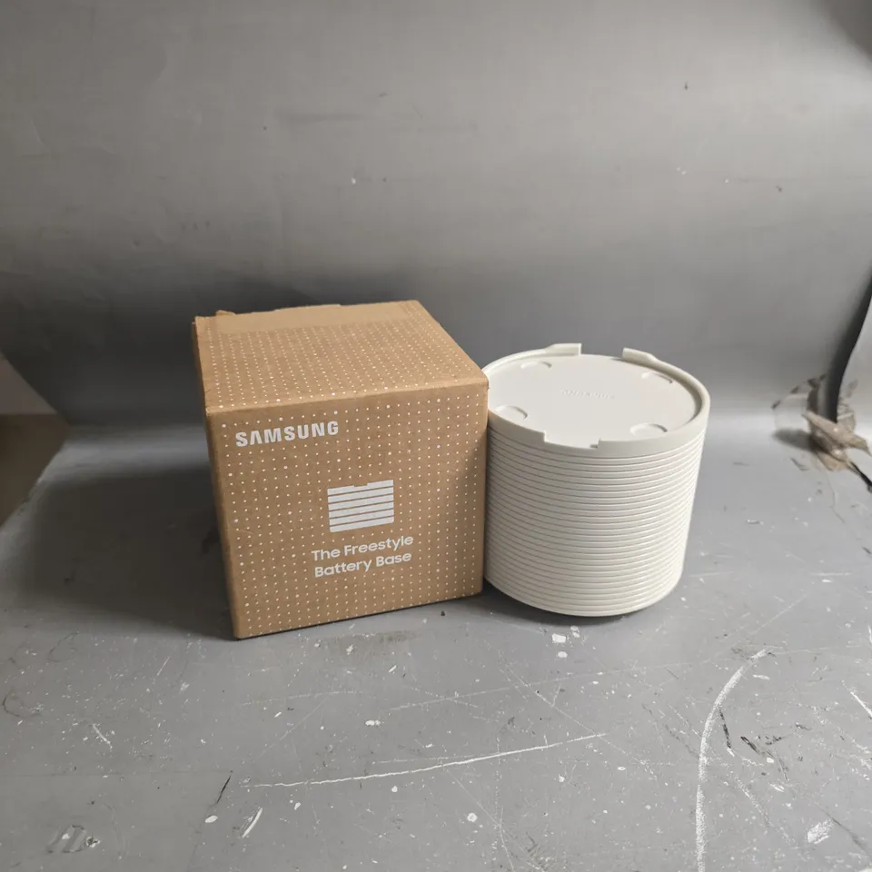 BOXED SAMSUNG VG-FBB3BA/XC THE FREESTYLE BATTERY BASE - WHITE
