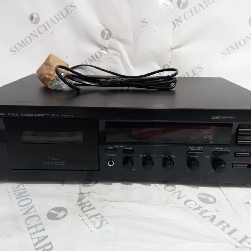 YAMAHA STEREO CASSETTE DECK KX-393