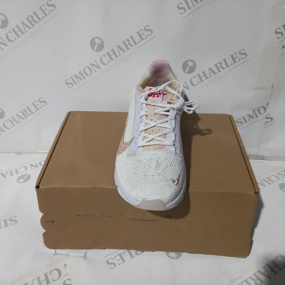 NIKE SUPER REP GO 3 WHITE/GUAVA SIZE 4.5