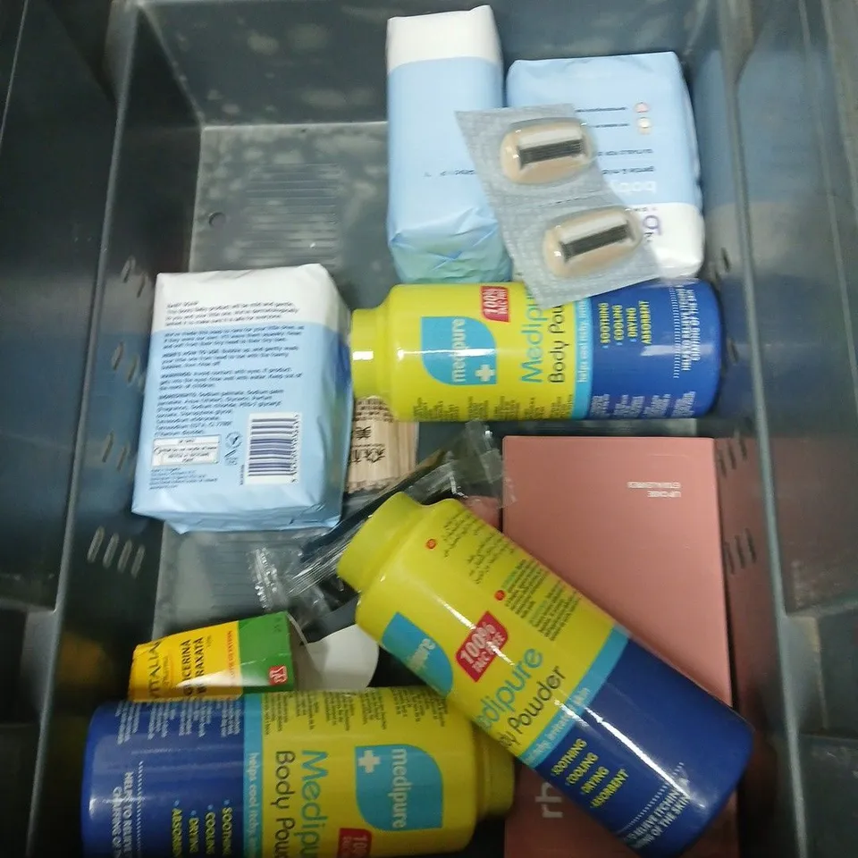 APPROXIMATEY 15 ASSORTED HEALTH AND BEAUTY PRODUCTS TO INCLUDE L'OREAL FOUNDATION, AVON LEGENDARY LENGHTS MASCARA AND BABY SOAP