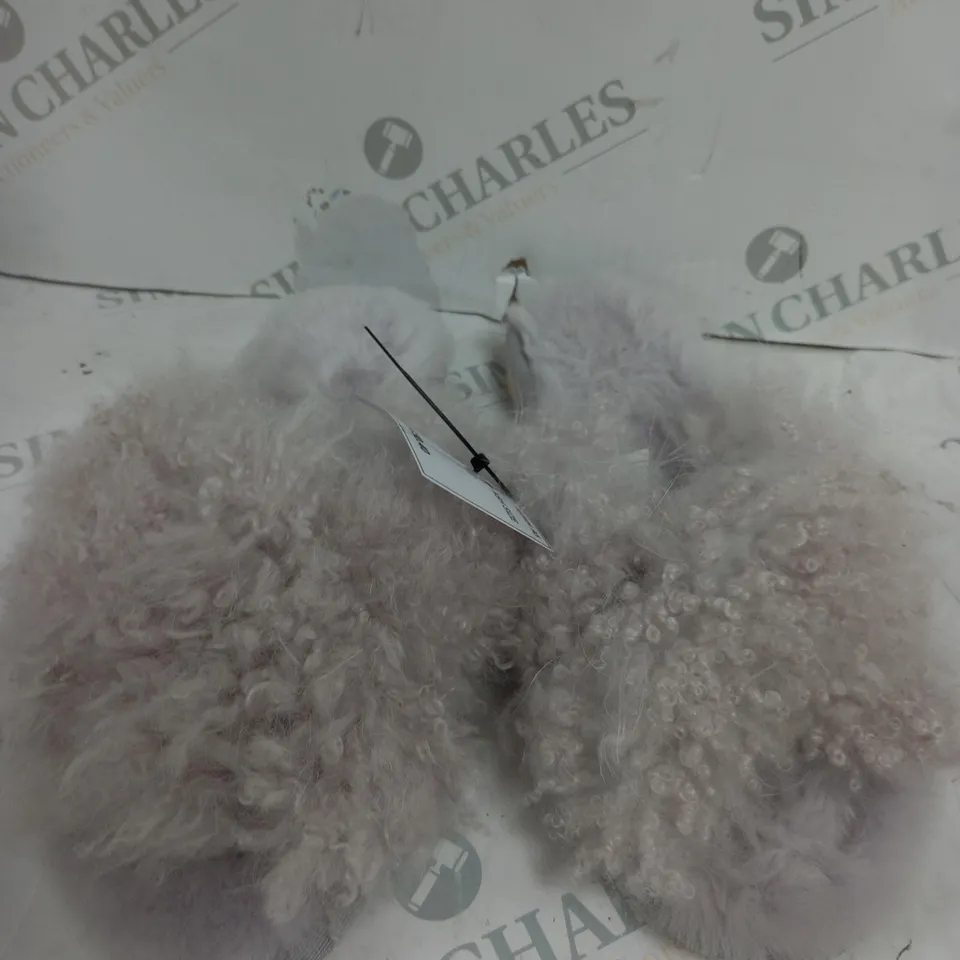 EMU AUSTRALIA CURLY SLIPPERS - SIZE 6