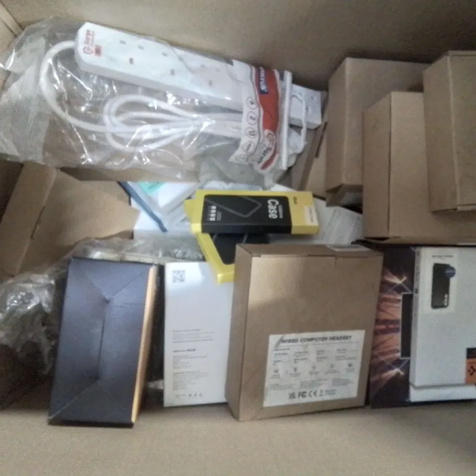 BOX CONTAINING LARGE AMOUNT OF BOXED ELECTRICAL ITEMS TO INCLUDE: LIGHT BULBS, PHONE CASES, WIRELESS GAMING CONTROLLERS, HEADPHONES ETC.