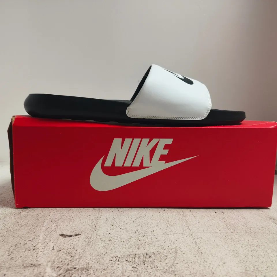 BOXED PAIR OF NIKE VICTORI ONE SLIDES IN BLACK/WHITE SIZE UK 17