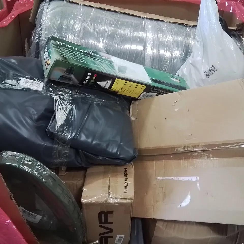 PALLET CONTAINING VARIOUS ASSORTED BOXED HOUSEHOLD ITEMS TO INCLUDE: CAMPING CHAIR, TERRARIUM LIGHTS, ROLLED MATTRESS AND LOTS MORE UNMARKED BOXED ITEMS 