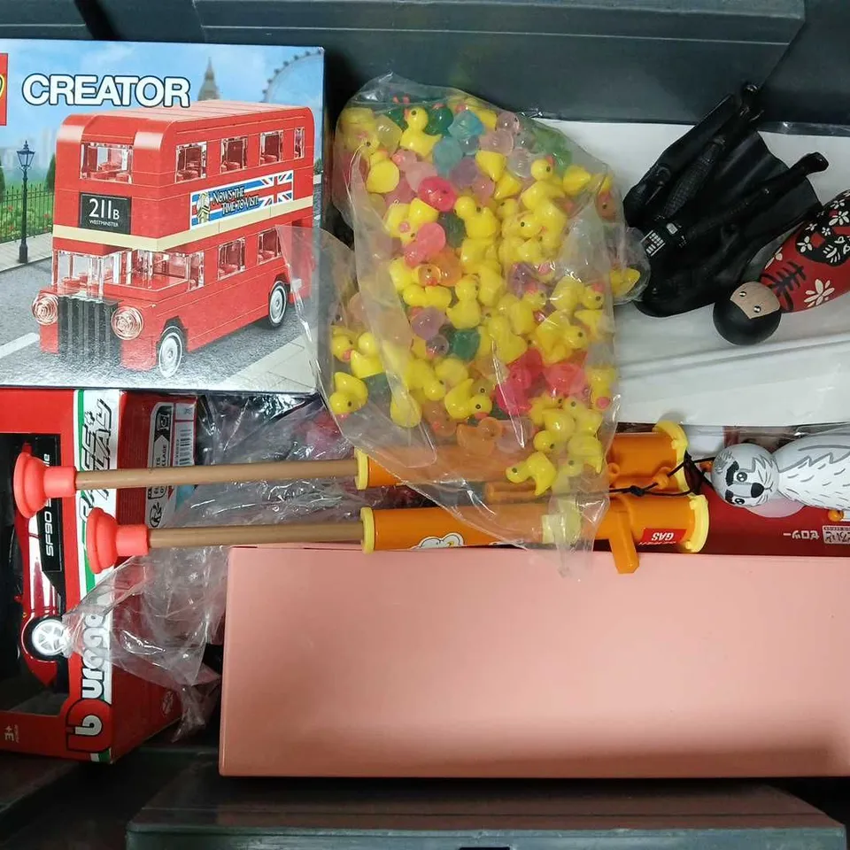 APPROXIMATELY 6 ASSORTED TOYS & GAMES TO INCLUDE LEGO, BURAGO FERRARI, DUCK TOYS, ETC