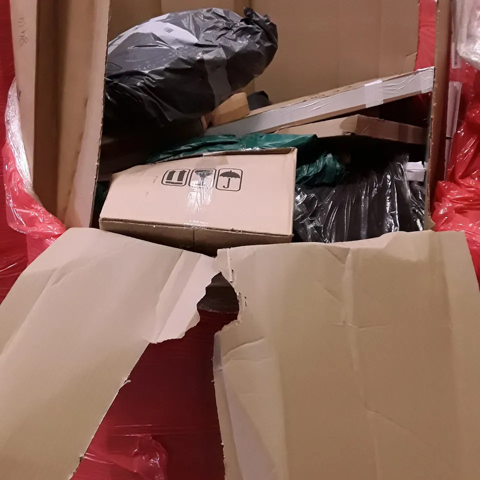 PALLET OF ASSORTED HOUSEHOLD ITEMS TO INCLUDE AQUARIUM LIGHT, PORTABLE ICE BATH AND 7FT XMAS TREE