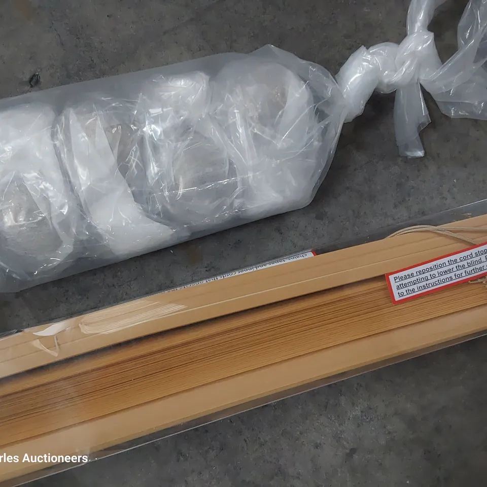 BOXED VENETIAN BLIND 180 × 160 NATURAL WOOD EFFECT