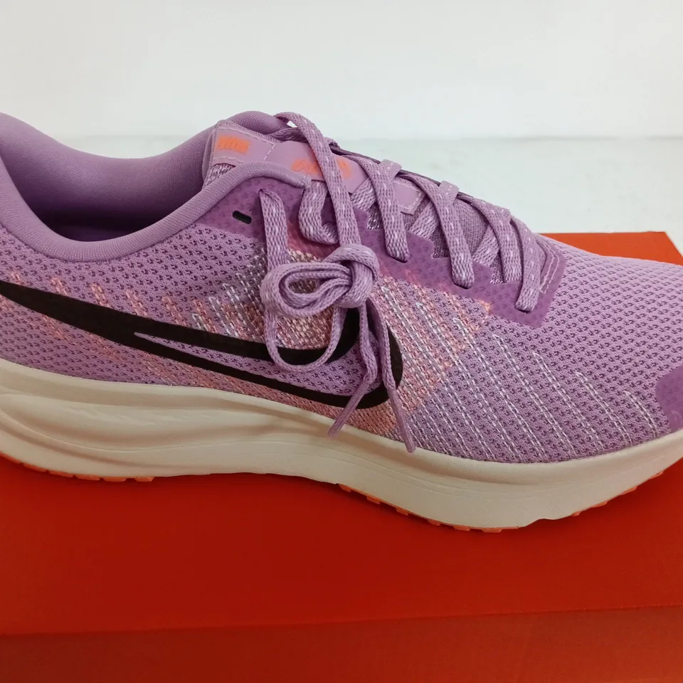 NIKE RUN DEFY SIZE 6.5 (MEGENTA CLAR/NOIR)