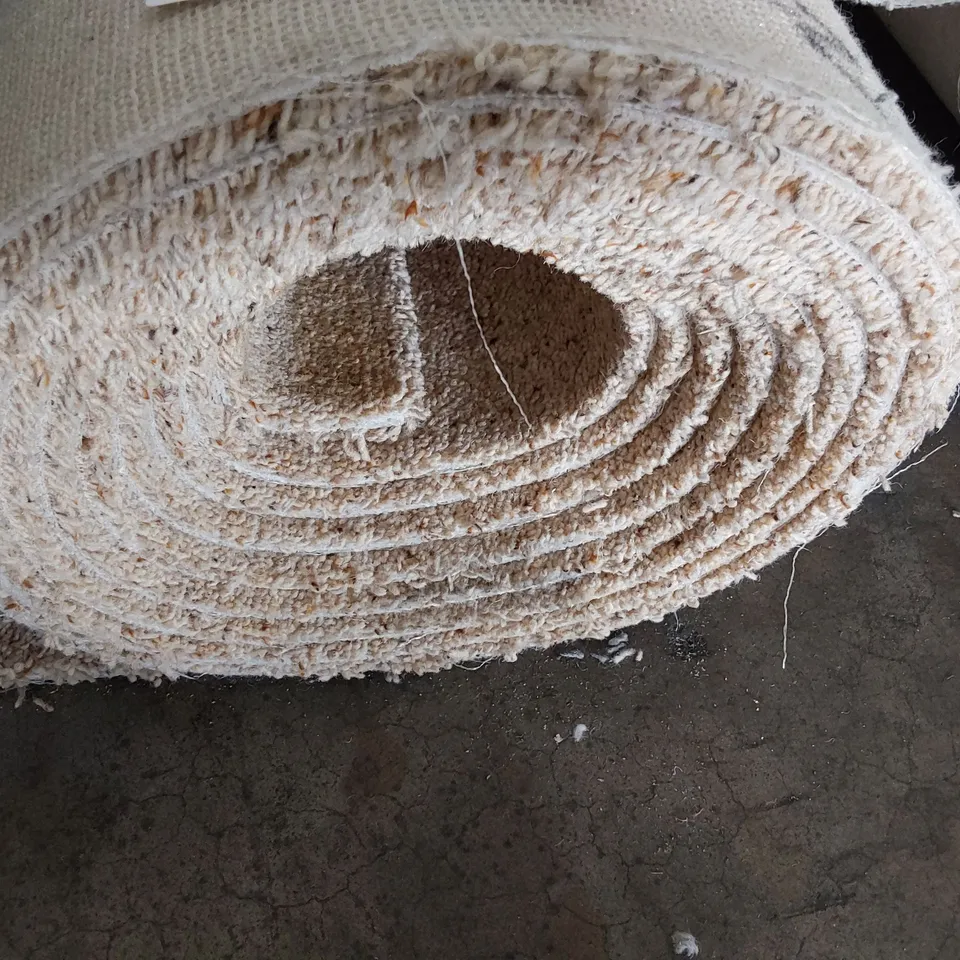 ROLL OF QUALITY ORION CARPET APPROXIMATELY 5M × 6.1M
