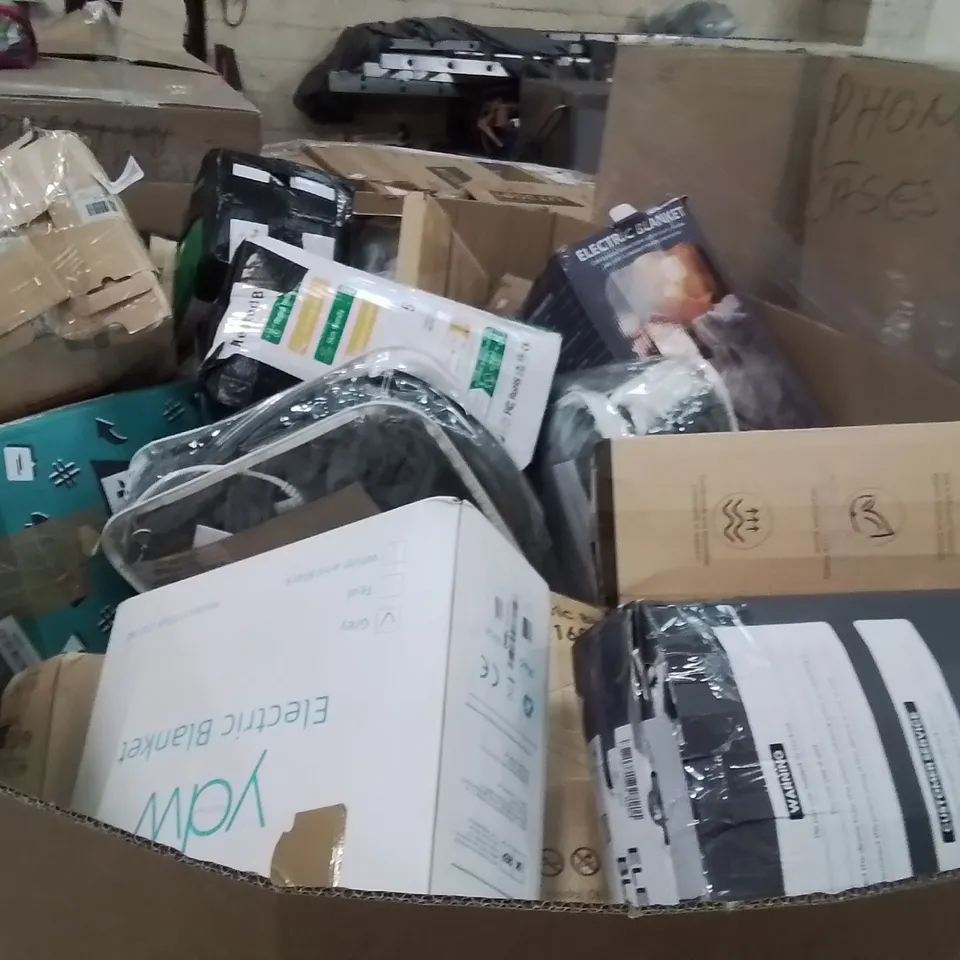 PALLET CONTAINING A LARGE QUANTITY OF ASSORTED BEDDING PRODUCTS TO INCLUDE;HEATED BLANKET,PILLOW,BLANKETS 
