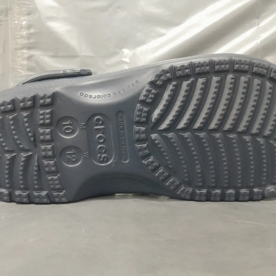 PAIR OF CROCS CLASSICS IN NAVY UK SIZE M9/W10