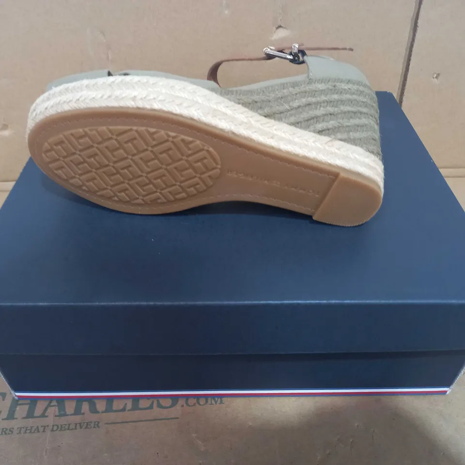 BOXED PAIR OF TOMMY HILFIGER WEDGE HEELS IN GREEN EU SIZE 36