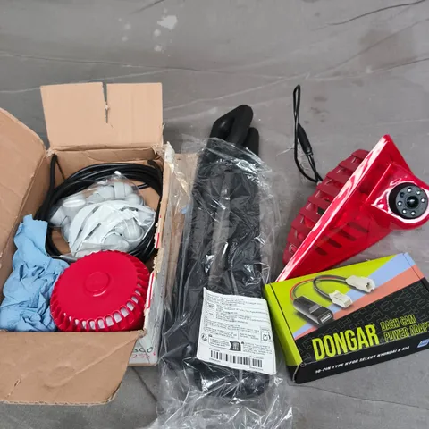 APPROXIMATELY 8 ASSORTED VEHICLE PARTS AND ACCESSORIES TO INCLUDE DASH CAM POWER ADAPTER, LIGHT HOUSING, SCREWS ETC 