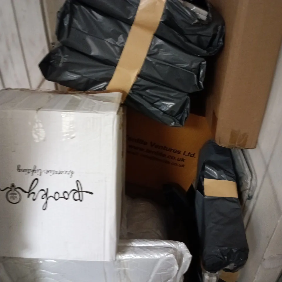 APPROXIMATELY 10 ASSORTED HOUSEHOLD PRODUCTS TO INCLUDE FOLDABLE STORAGE, PILLOWS, LAMP SHADE ETC 