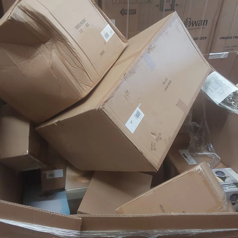 PALLET CONTAINING A VERY LARGE QUANTITY OF ASSORTED DESIGNER LIGHTING PRODUCTS INCLUDING: HURRICANE PENDANT LIGHT, MORGAN WALL LIGHT, JELLY TABLE LAMP ECT
