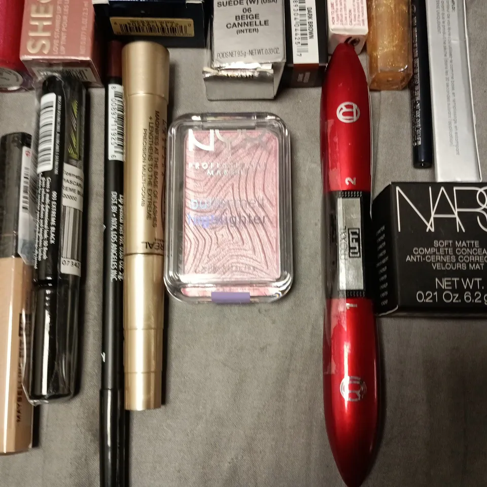 LOT OF 16 ASSORTED MAKE UP ITEMS TO INCLUDE ESTEE LAUDER 30ML DOUBLE WEAR AND NYX BUTTERMELT HIGHLIGHTER