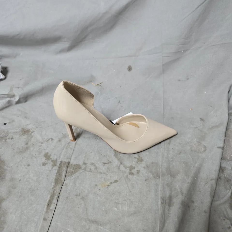 MNG NUDE PATENT LEATHER POINTED-TOE PUMPS – BEIGE SIZE UK 2