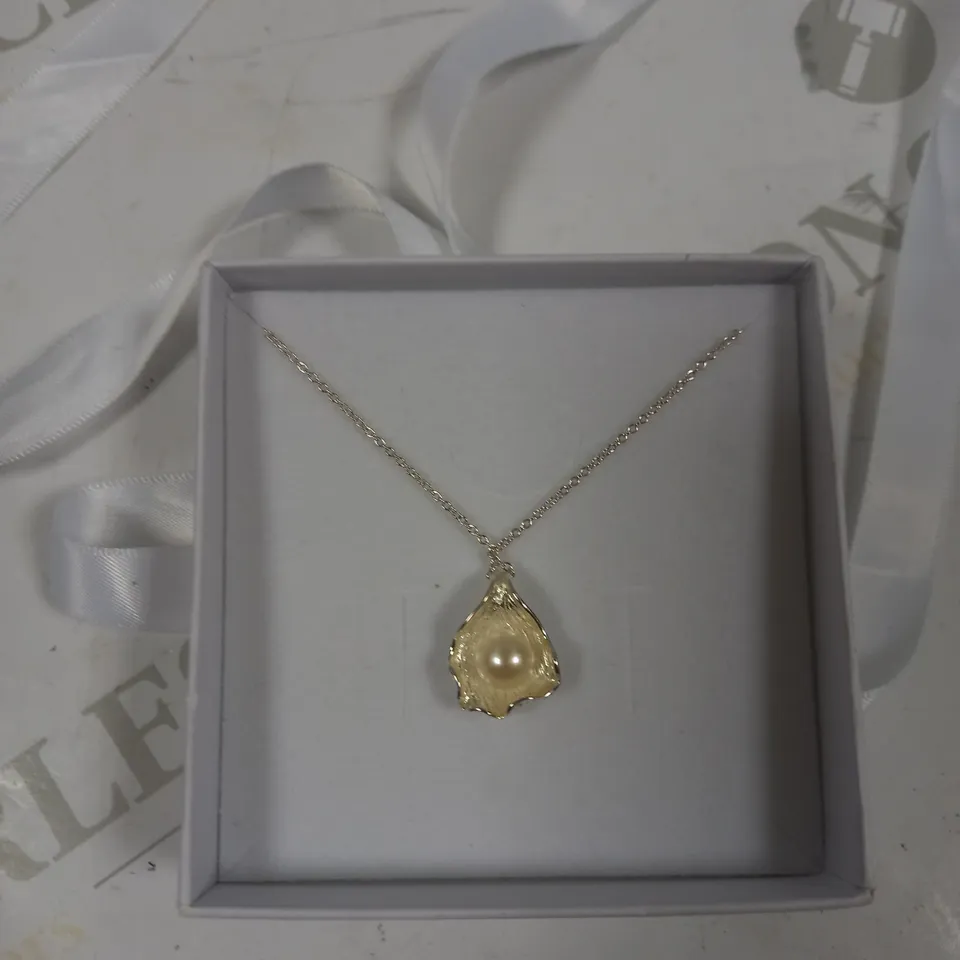 TINYSILVER PEARL SHELL CHAIN NECKLACE 