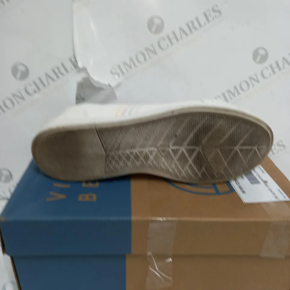 MIP KANNES NKEL BOOTS IN WHITE  - SIZE 5.5