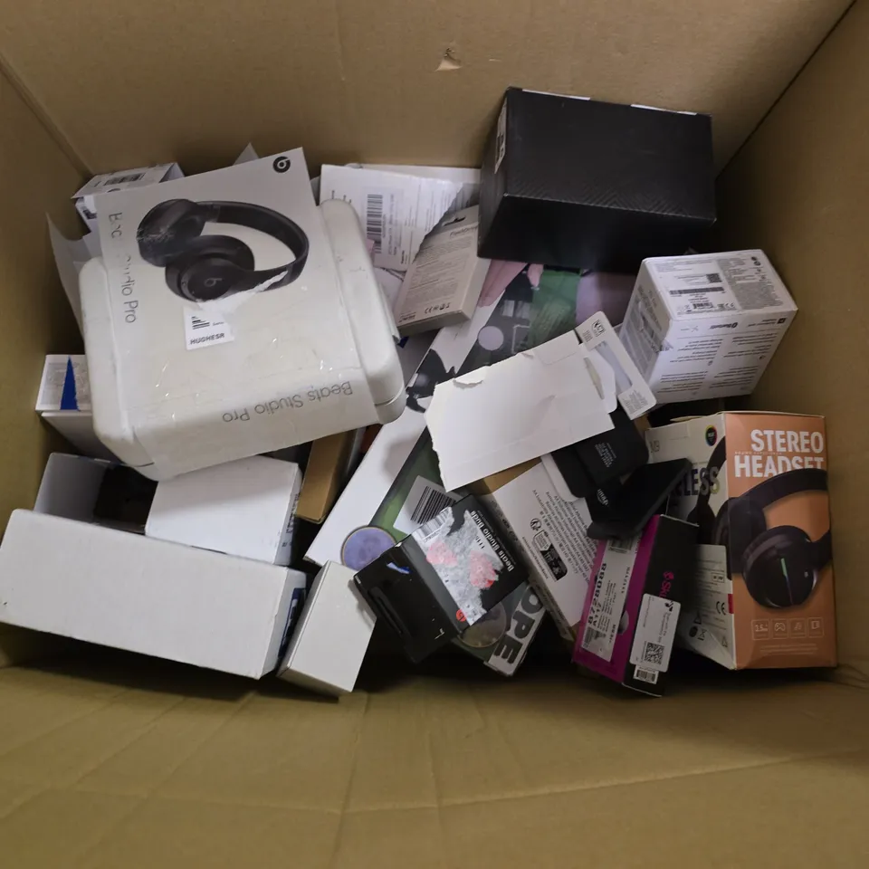 BOX OF APPROXIMATELY 20 ASSORTED BROKEN ITEMS TO INCLUDE - BEATS HEADPHONES , HP SPROCKET ETC