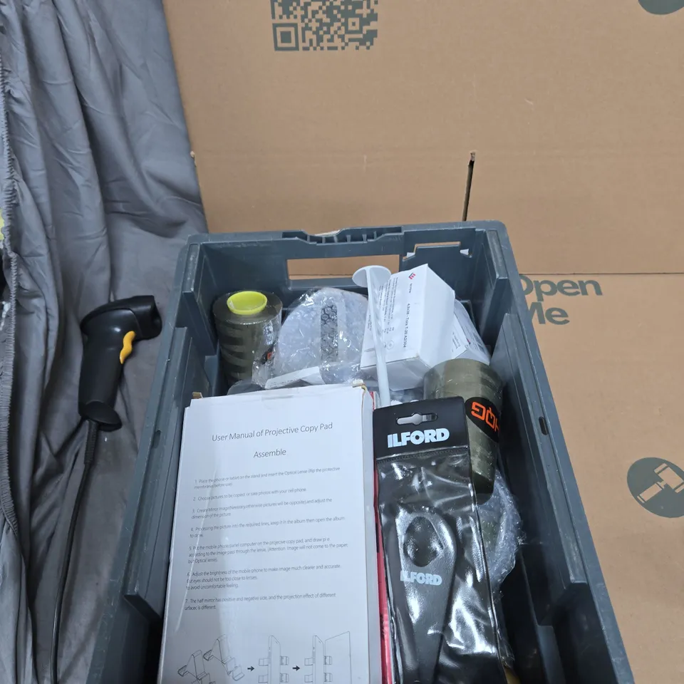 TOTE OF APPROXIMATELY 15 ASSORTED ITEMS TO INCLUDE: TORX T20 SCREWS