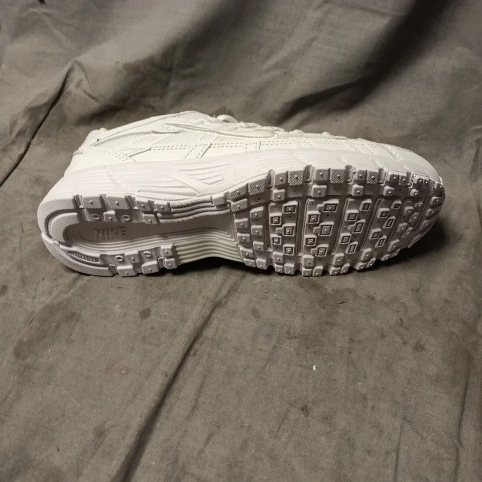 NIKE RIDELINER WHITE TRAINERS SIZE 6