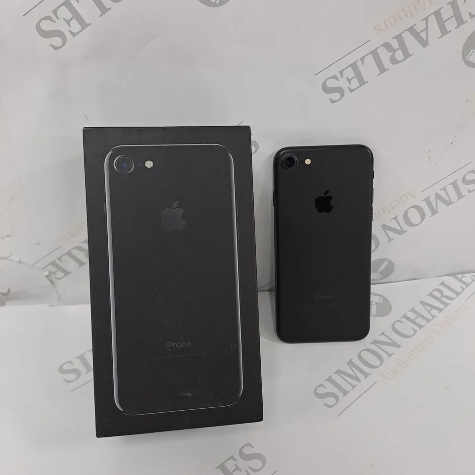 BOXED APPLE IPHONE 7 (A1778) IN BLACK