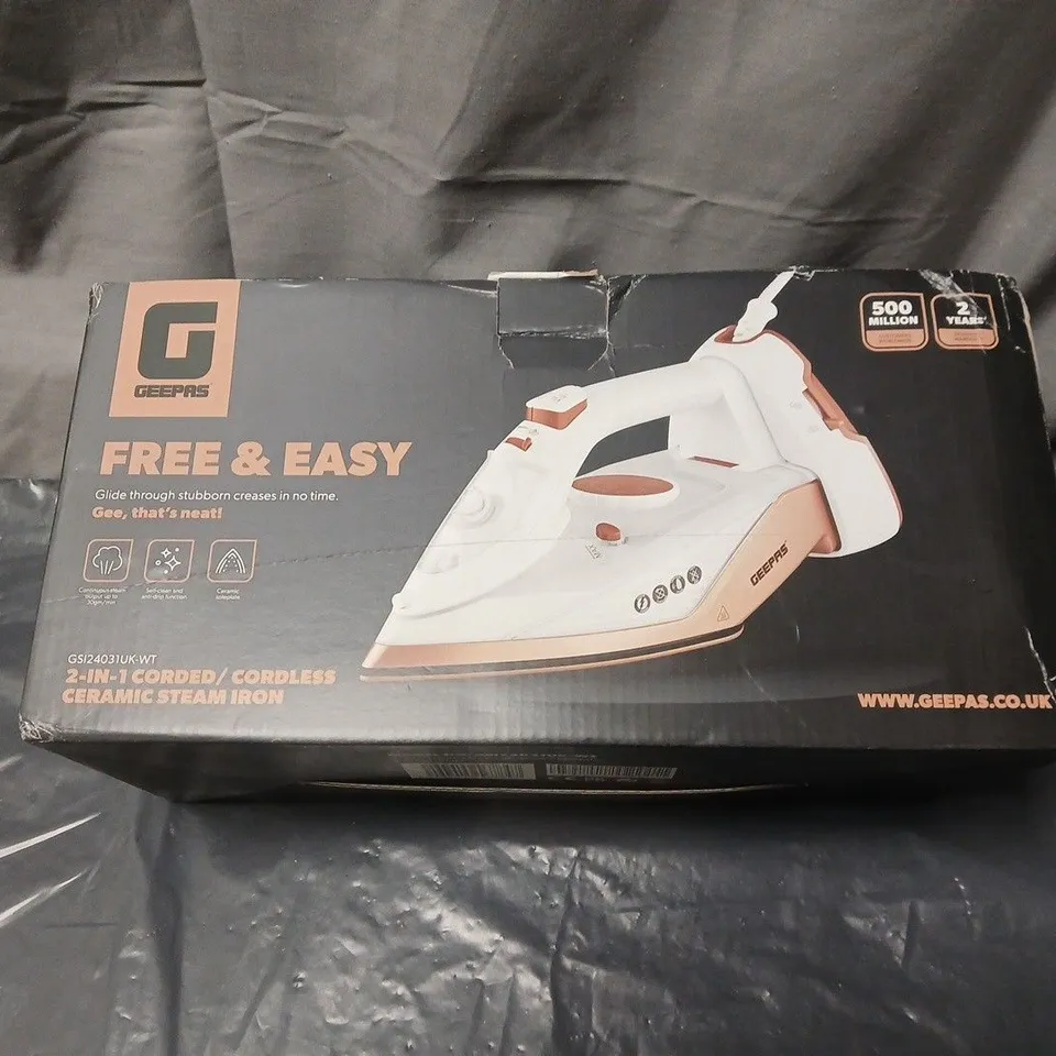 GEEPAS FREE & EASY 2-IN-1 CORDED/CORDLESS CERAMIC STEAM IRON