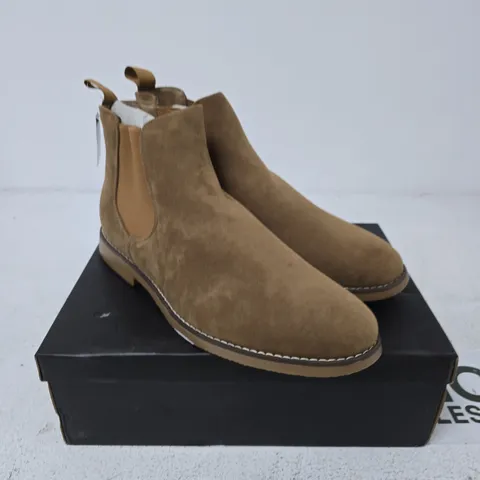 CHARLES SOUTHWELL KANSAS SAND CHELSEA BOOTS – UK 12