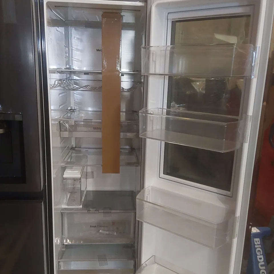LG INSTAVIEW GSXE91EVAD AMERICAN-STYLE SMART FRIDGE FREEZER - BLACK STEEL