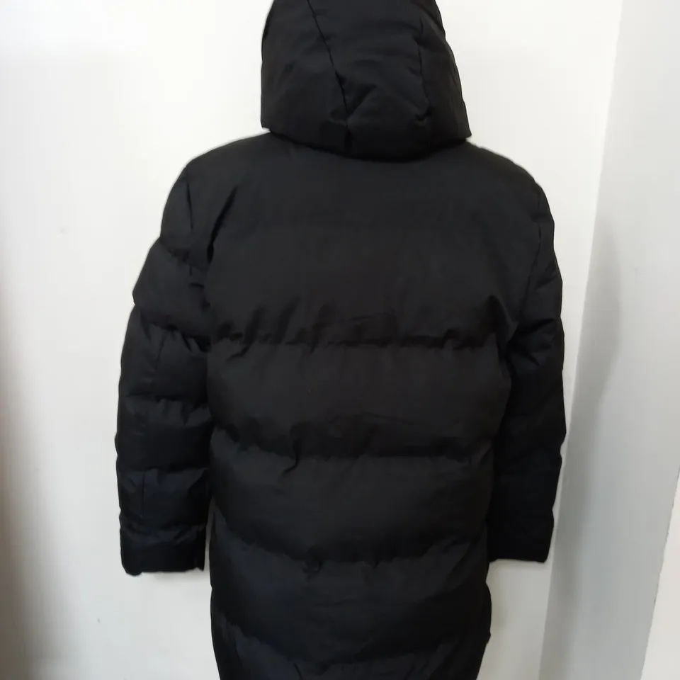 LARG BLACK PUFFER COAT 