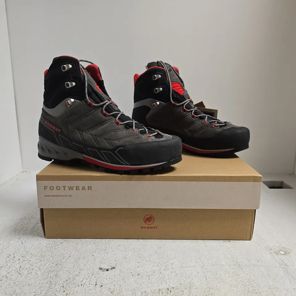 BOXED PAIR OF MAMMUT KENTO TOUR HIGH GTX ANKLE BOOTS IN GREY/RED/BLACK SIZE UK 9