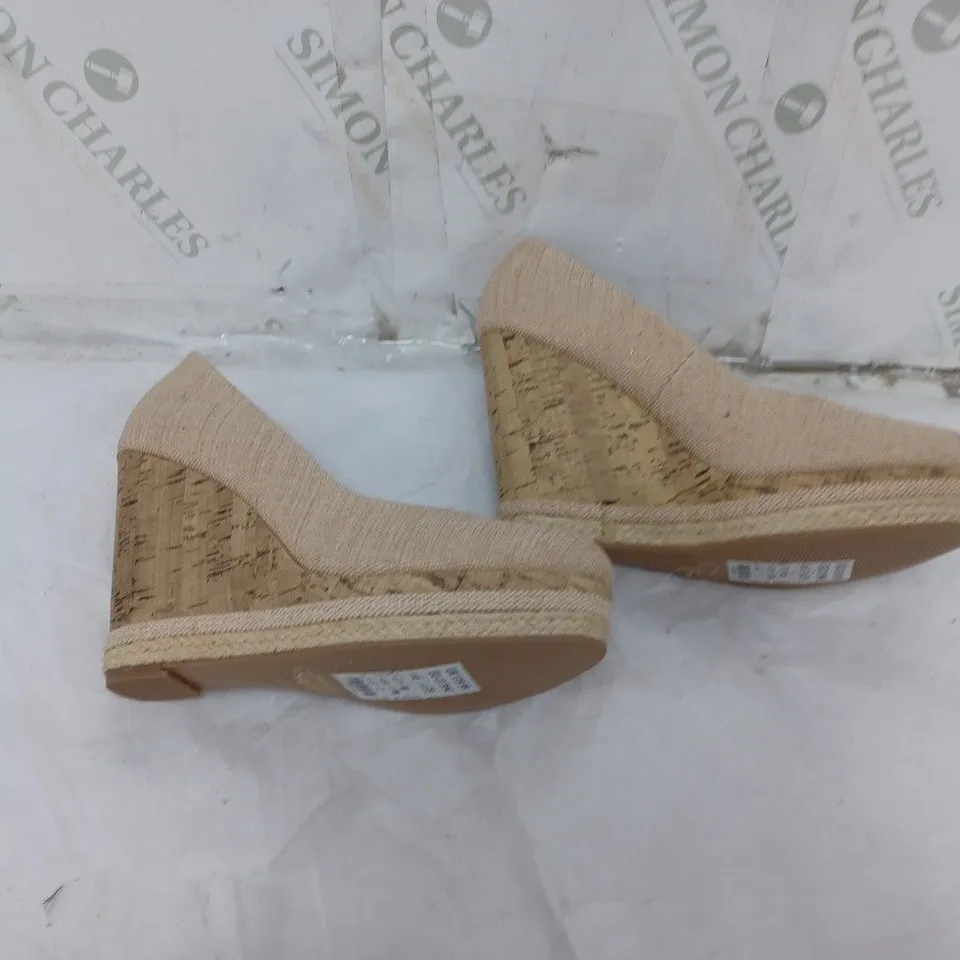 LARGE BOX OF APPROXIMATELY 6 BAGGED NEW LOOK WEDGE OATMEAL HEELS IN VARIOUS SIZES 