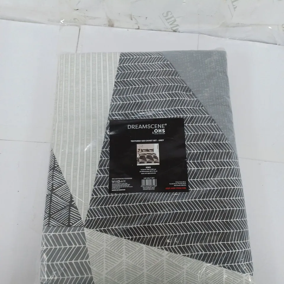 DREAMSCENE TEXTURED GEO DUVET SET GREY 