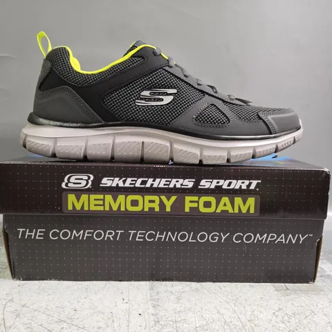 BOXED PAIR OF SKECHERS SNEAKERS IN GREY/BLACK SIZE UK 10
