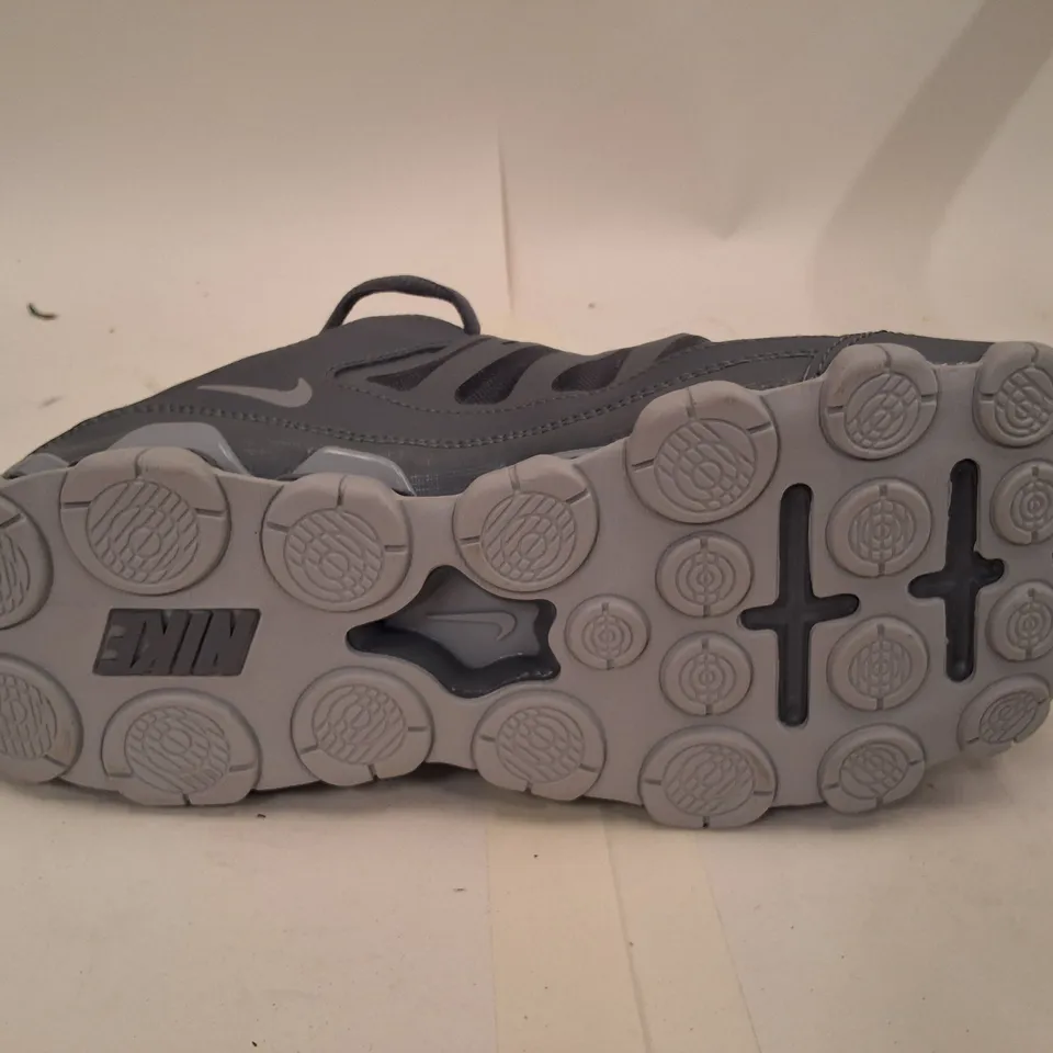 BOXED NIKE MEN'S REAX 8 TR WORKOUT SHOES – UK 7.5