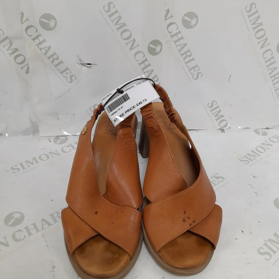 UNBOXED PAIR OF MODA IN PELLE LASSANDRA SANDALS IN TAN SIZE 7