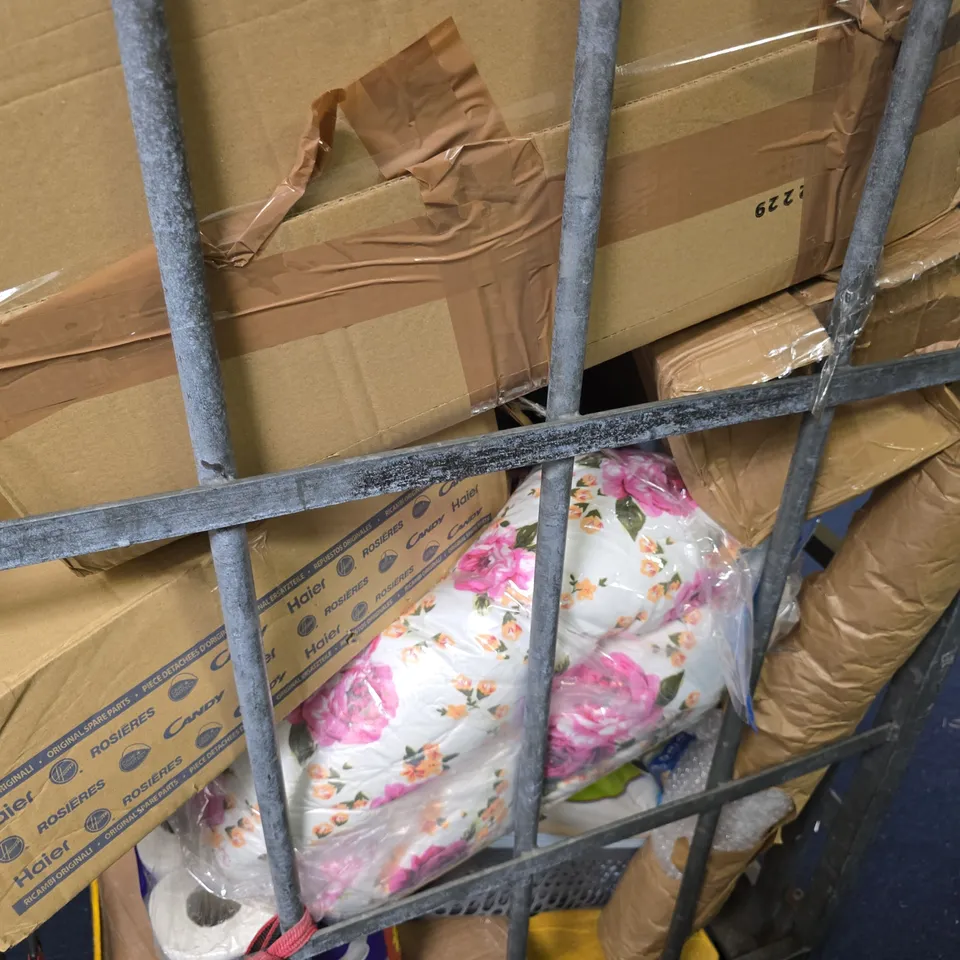 CAGE OF APPROXIMATELY 10 ASSORTED HOUSEHOLD ITEMS TO INCLUDE -  VIOLET SIGN , CUTLERY SET , VELVET TOILET ROLL ETC