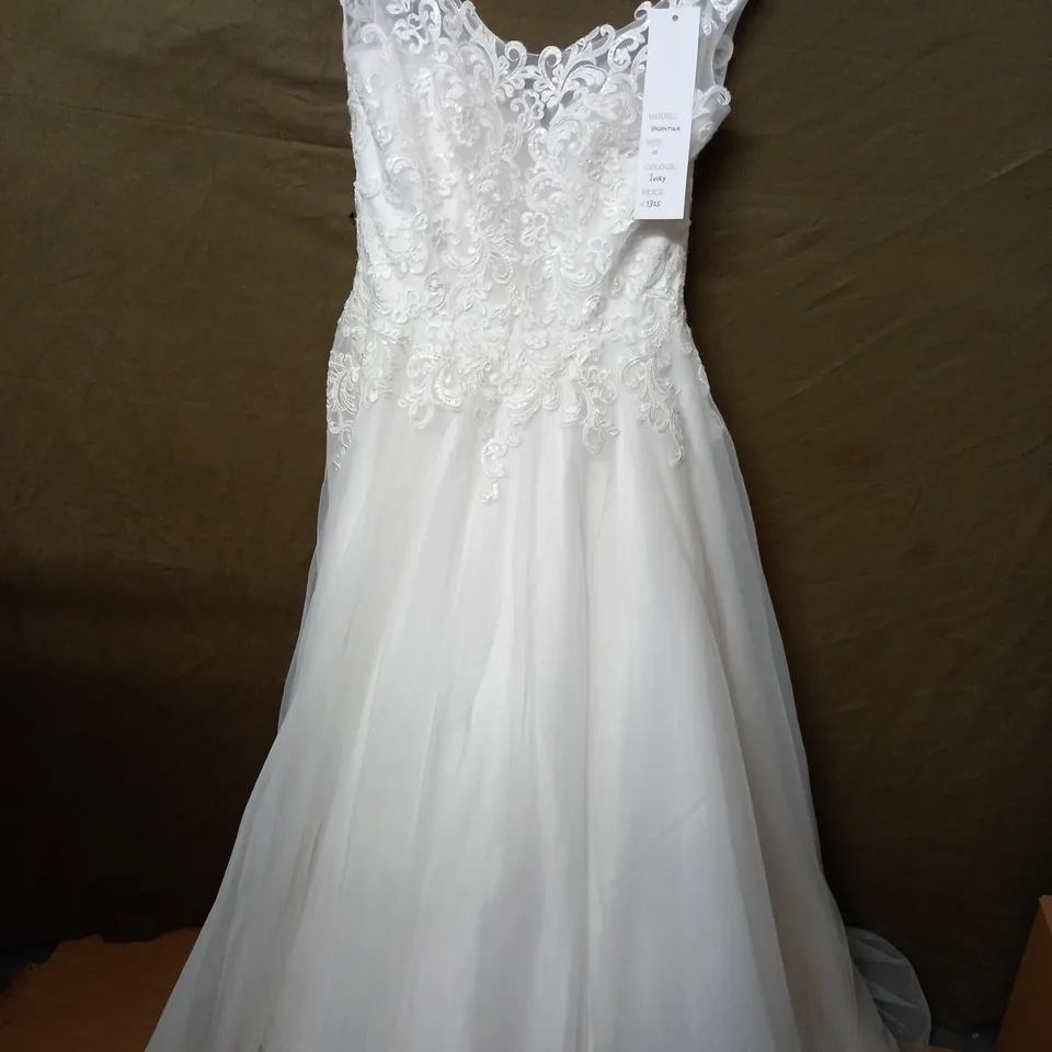 LYDIA COUTURE VALENTINA WEDDING DRESS - 10