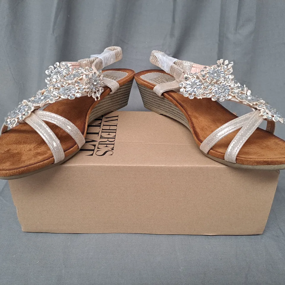 BOXED PAIR OF WHERE'S THAT FROM OPEN TOE WEDGE SANDALS IN ROSE GOLD W. GLITTLER & JEWEL EFFECT UK SIZE 7